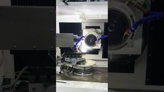 Elaborazione di punte di perforazione mediante smerigliatrice ZT-90CNC