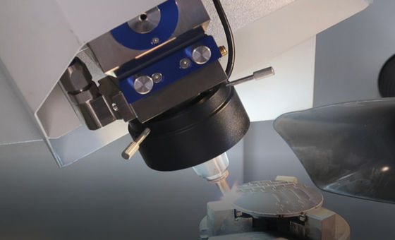 Macchina di taglio laser a fibra CNC di precisione 380V-3 fasi-5 fili 50Hz alimentazione Sistema CNC auto-sviluppato basato su Windows